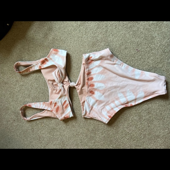 One piece cut out bathing suit - Picture 2 of 2